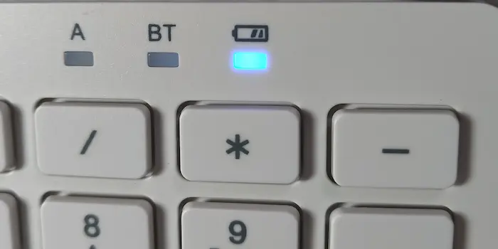 Bluetoothキーボードのバッテリーランプ