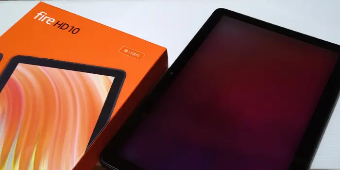Fire HD 10 タブレットと外箱