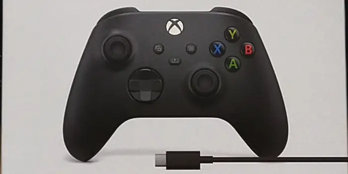 Xboxワイヤレスコントローラー（ケーブル付き）