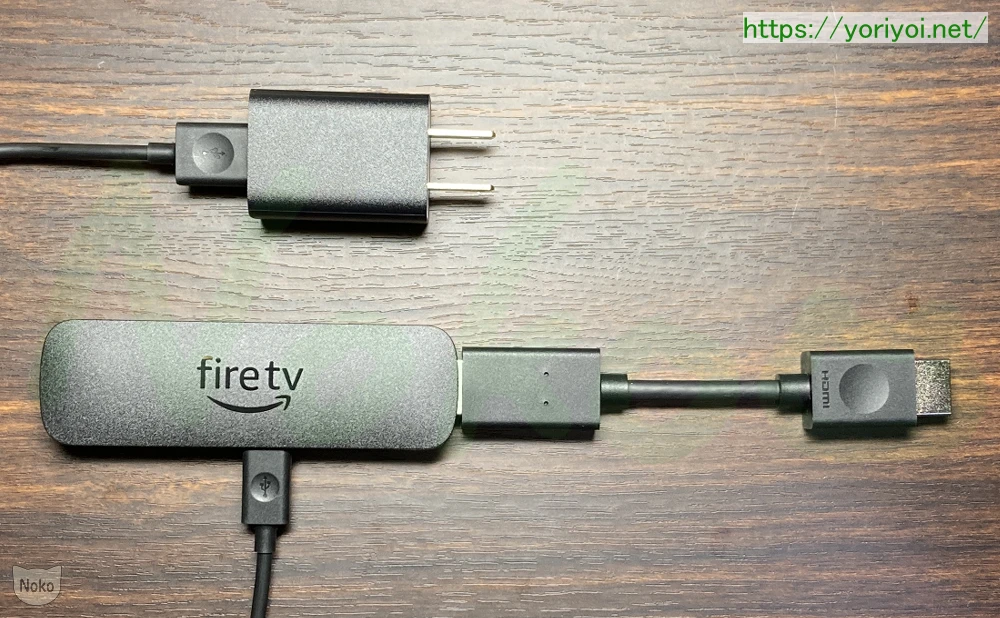 Fire TV Stick 4K PlusとケーブルとアダプタとHDMI延長ケーブル